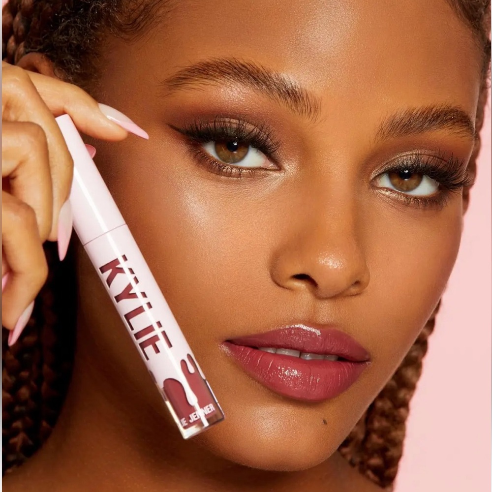 Kylie Lip Shine Lacquer A Whole Lewk - Picture 4 of 16